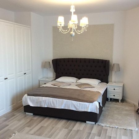 Vila Royal Urziceni Екстериор снимка