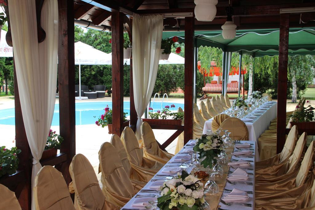 Vila Royal Urziceni Екстериор снимка