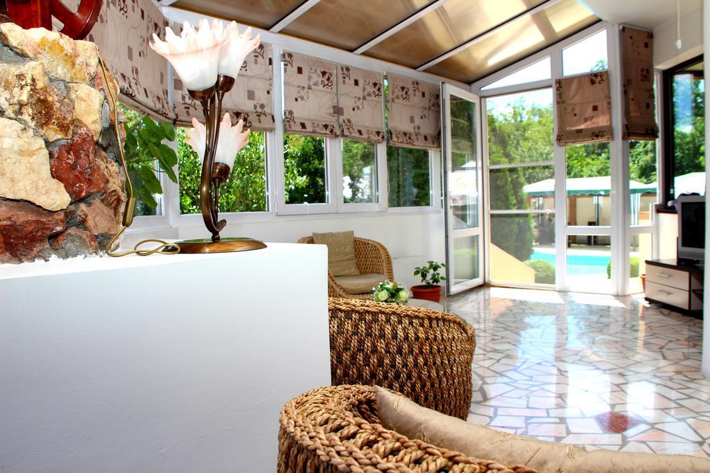 Vila Royal Urziceni Екстериор снимка