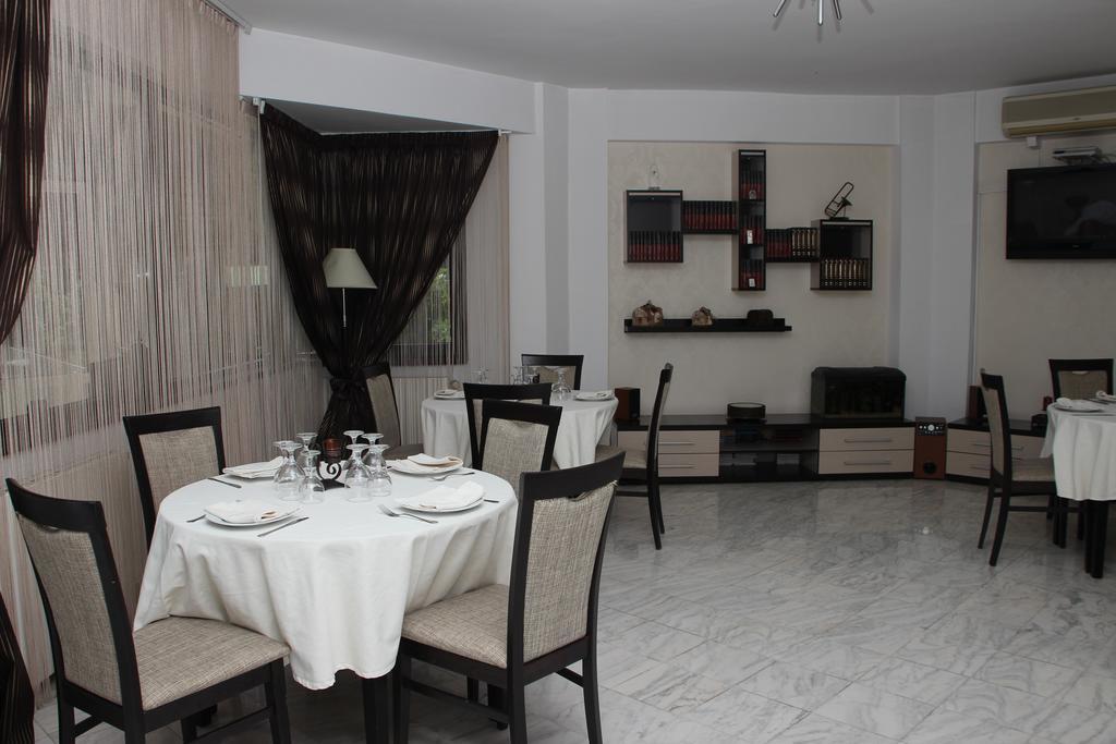 Vila Royal Urziceni Екстериор снимка