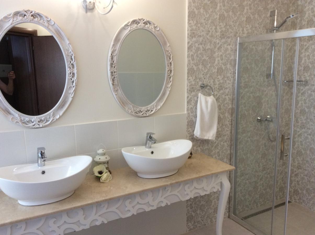 Vila Royal Urziceni Екстериор снимка